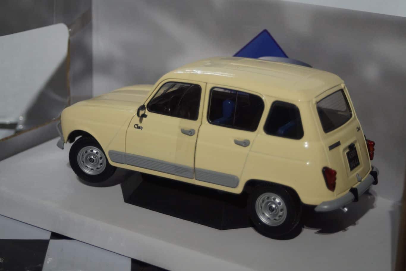 SolidoRenaultLGTLBeige:DiecastS