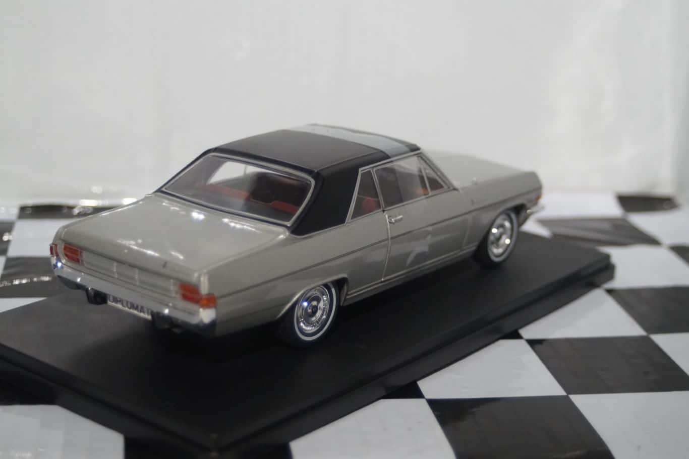 Whitebox Opel Diplomat A Coupe Silver 1:24 WB124082-O