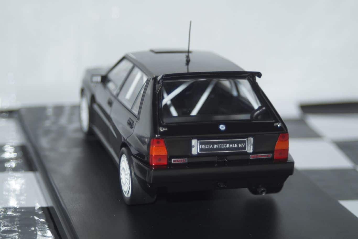 Whitebox opel diplomat a coupe silver 1:24 wb124082-o