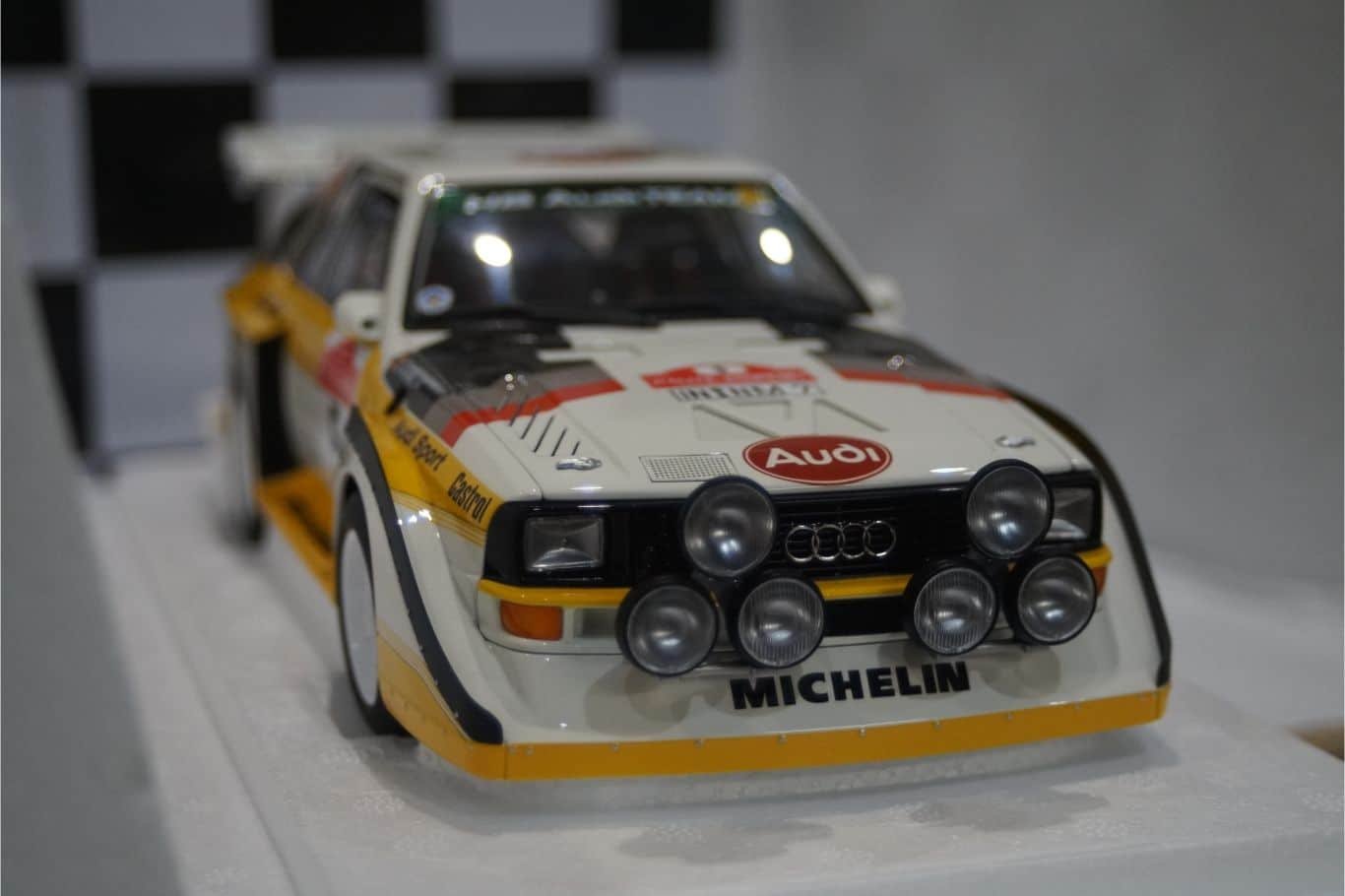 Autoart  audi quattro s1 rally sanremo with figure and case 1:18 diecast 88503