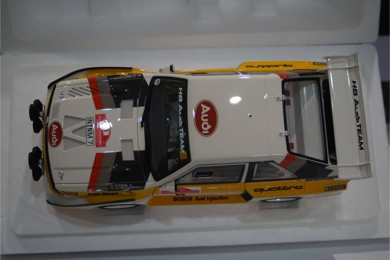 Autoart  audi quattro s1 rally sanremo with figure and case 1:18 diecast 88503