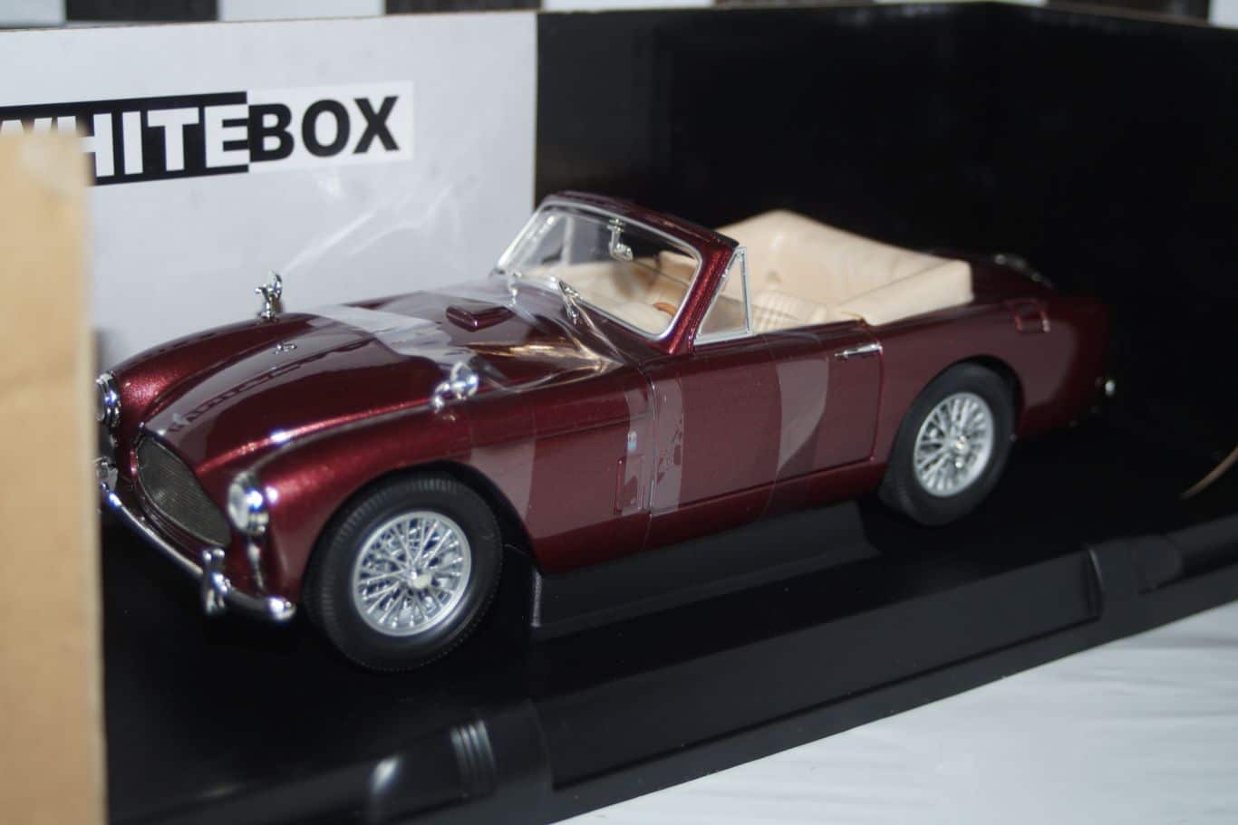 Road Signature Jaguar XJS Green 2 Door LDC92658 1:18 Scale