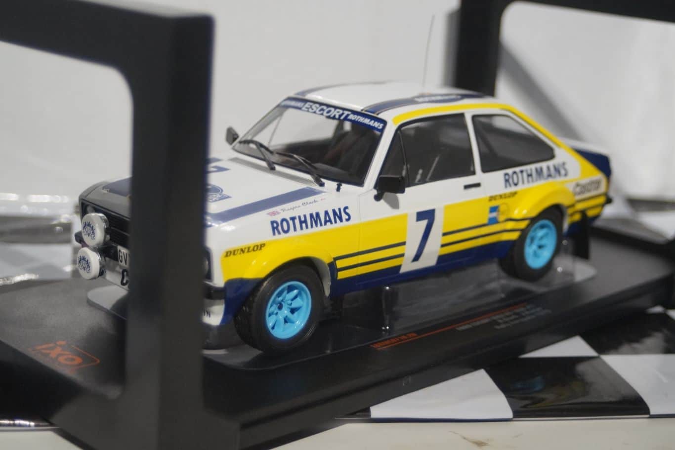 Ixo ford escort mk2 rs 1800 driven rally acropolis 1979 by r.clark  / j.porter