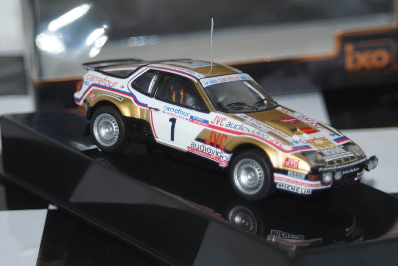 Ixo Ford Escort RS Cosworth 1984 Maroon CLC384N Diecast 1:43