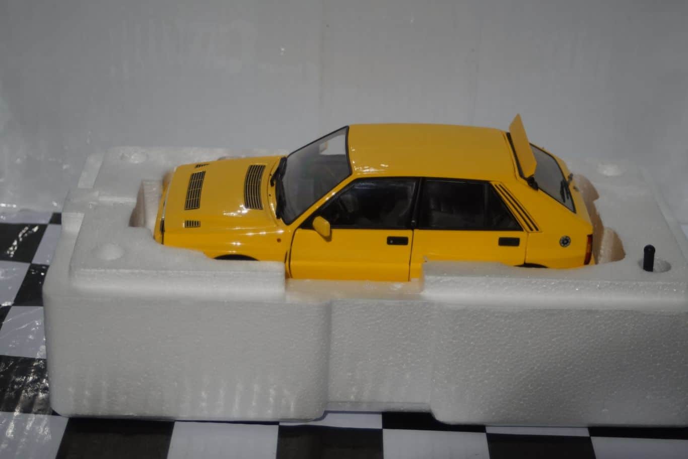 KyoshoLANCIADELTAHFINTEGRALEYellowY: