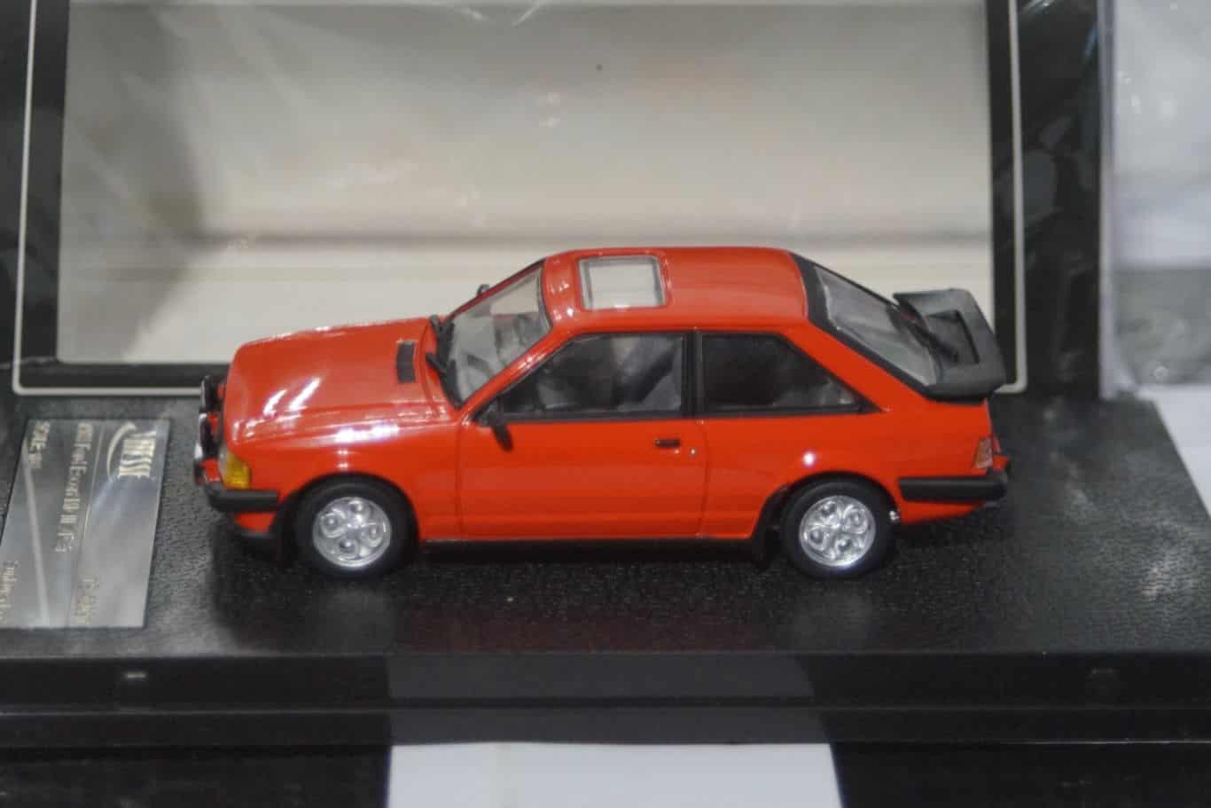 Vitesse ford escort 1983 mk3 xr3i red 1:43rd t9-43091