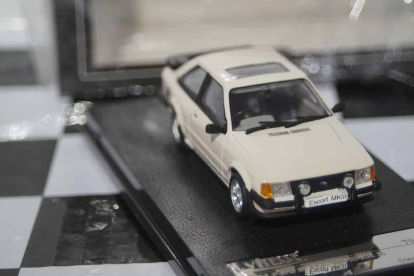 SunStarFordEscortRSTurboBlackR:Scale