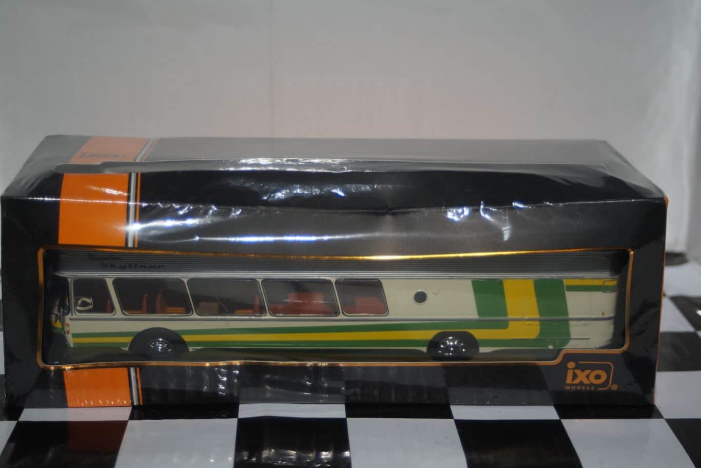 ixo Neoplan NH 9l 1964 Single Deck Coach 1/43 Diecast  BUS011
