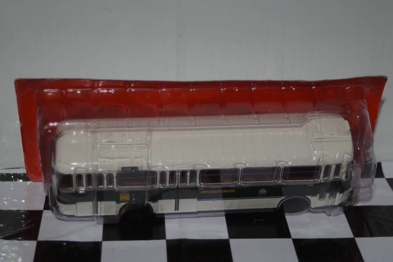 ixoNeoplanNHlSingleDeckCoach/DiecastBUS