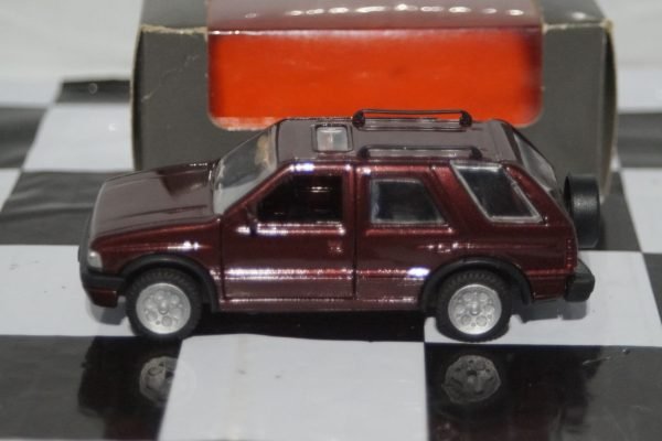 Gama vauxhall frontera lwb maroon 1004 in vauxhall box  in 1:43 scale