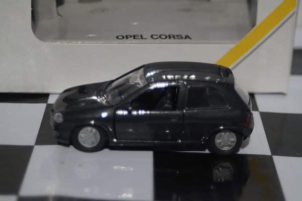 Gama opel ascona / vauxhall cavalier sr silver 1141 in 1:43 scale