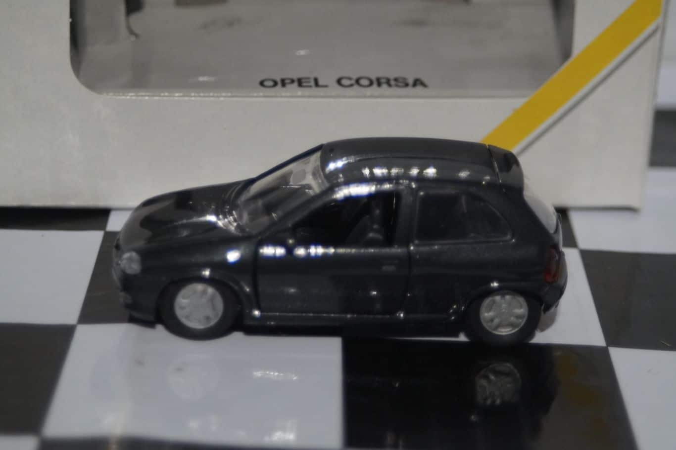 Gama opel ascona / vauxhall cavalier sr silver 1141 in 1:43 scale