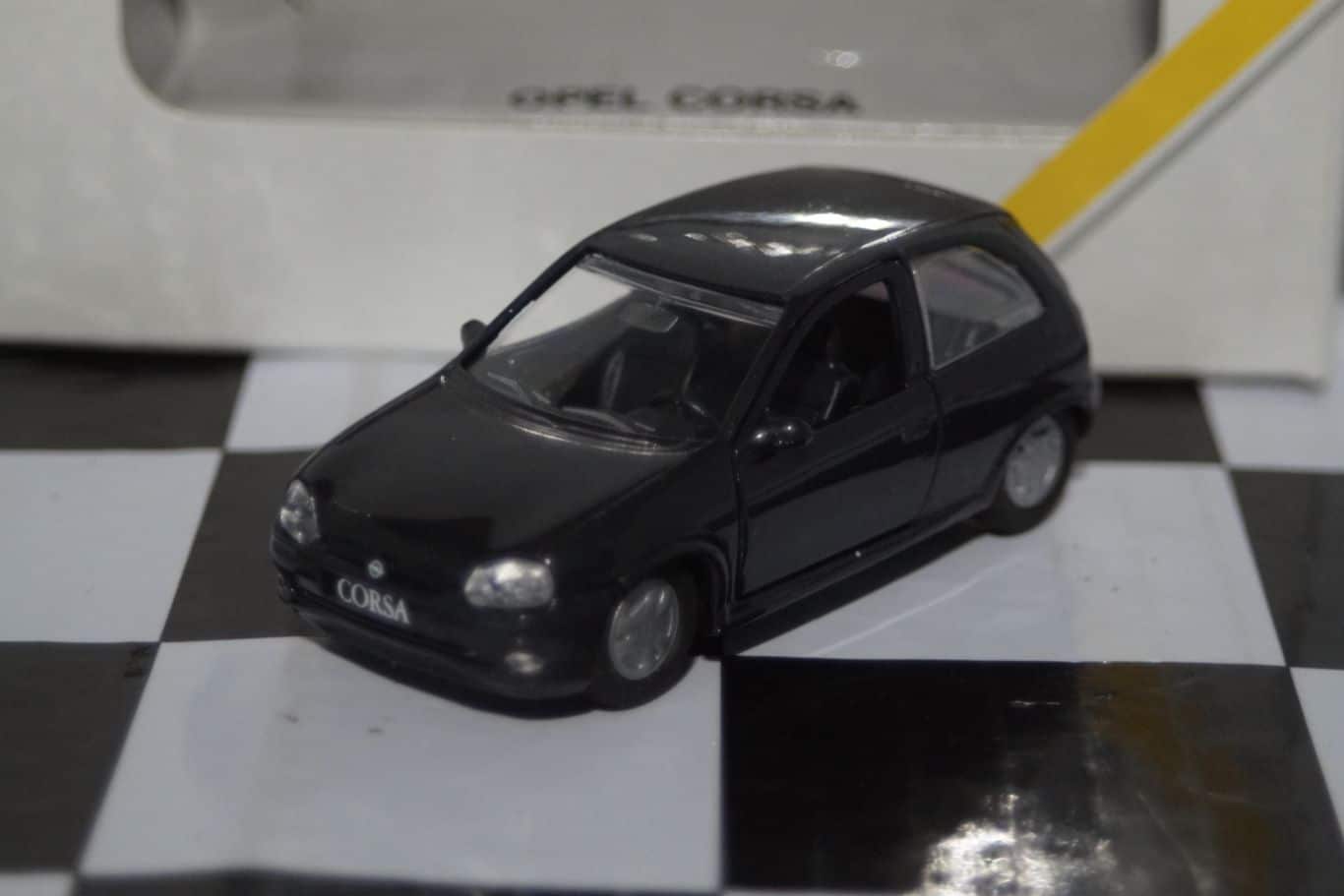 Gama opel ascona / vauxhall cavalier sr silver 1141 in 1:43 scale