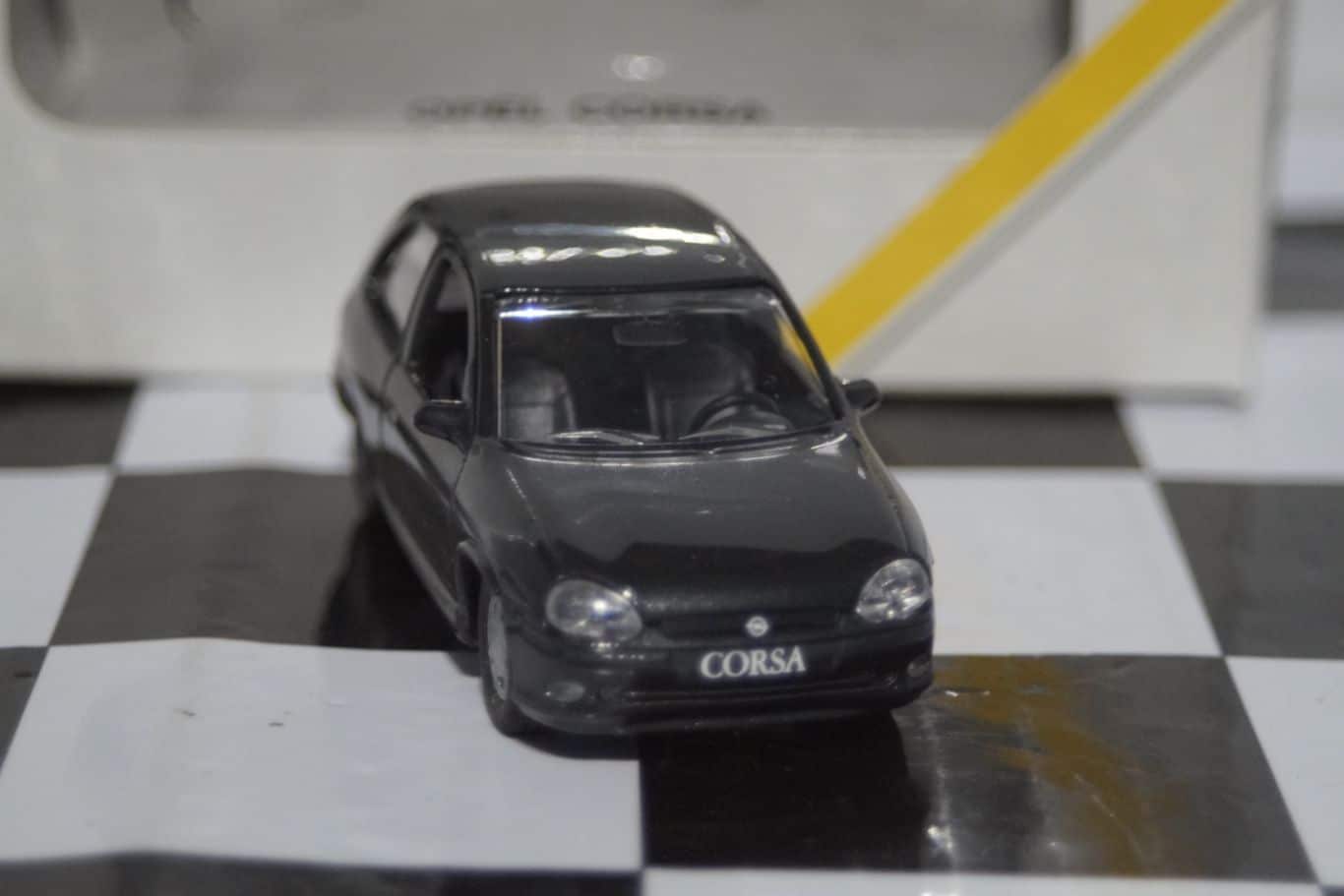 Gama opel ascona / vauxhall cavalier sr silver 1141 in 1:43 scale