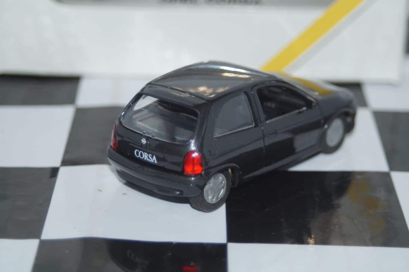 Gama opel ascona / vauxhall cavalier sr silver 1141 in 1:43 scale