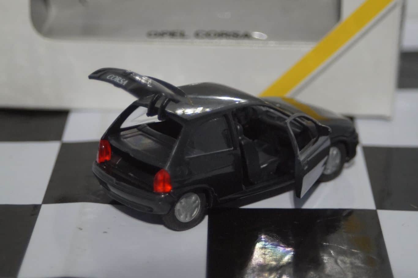 Gama opel ascona / vauxhall cavalier sr silver 1141 in 1:43 scale