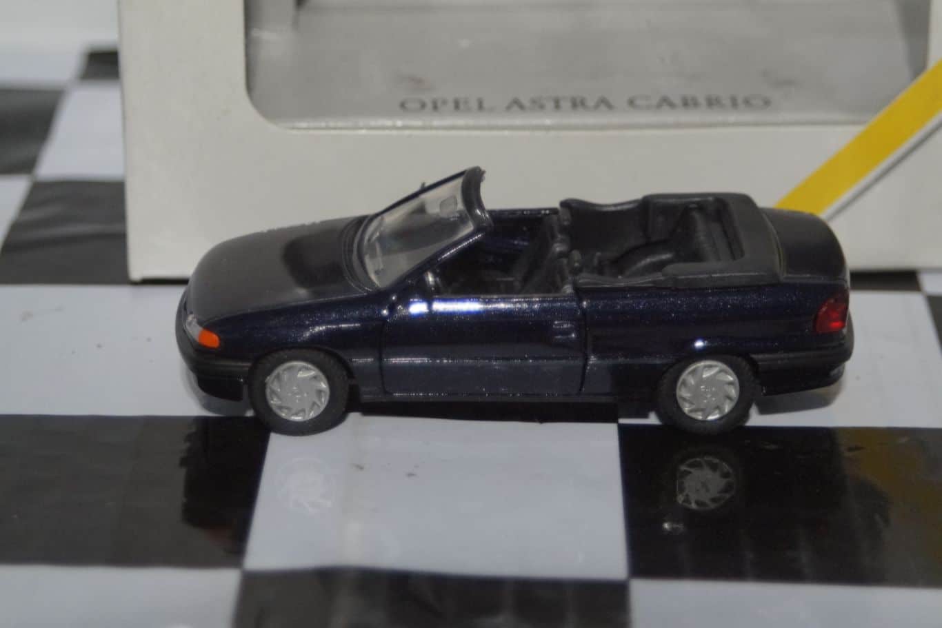 GamaOpelAscona/VauxhallCavalierSRSilverin:scale