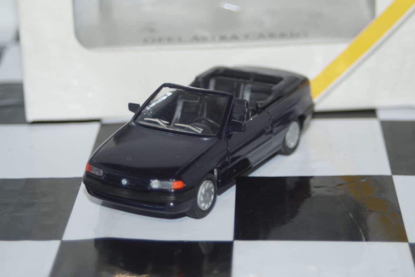 GamaOpelAscona/VauxhallCavalierSRSilverin:scale