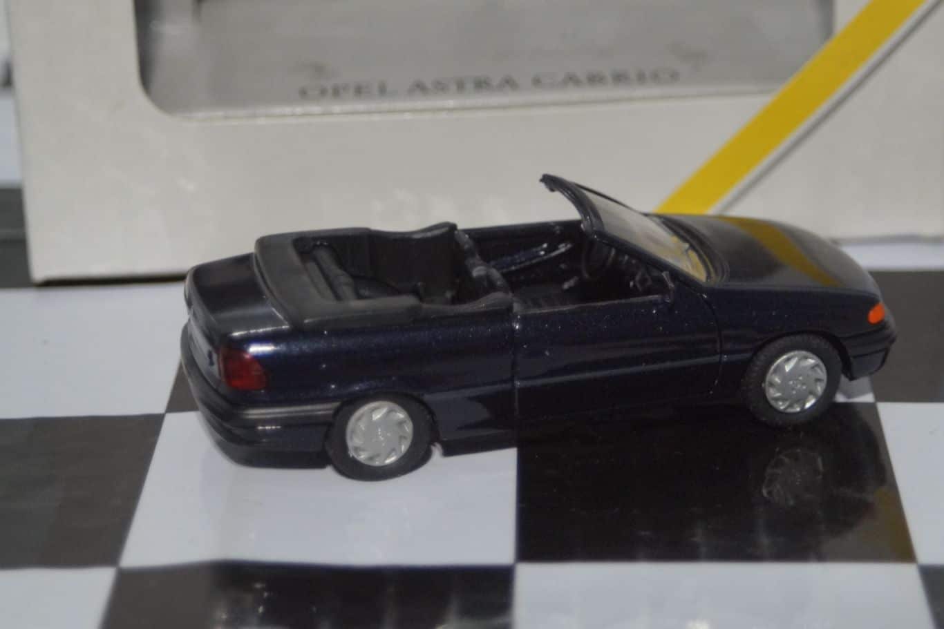 GamaOpelAscona/VauxhallCavalierSRSilverin:scale