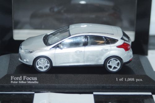 Minichamps Ford Mondeo Hatchback Red LHD MIN 082070 1:43