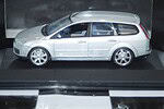 Minichamps Ford Mondeo Hatchback Red LHD MIN 082070 1:43