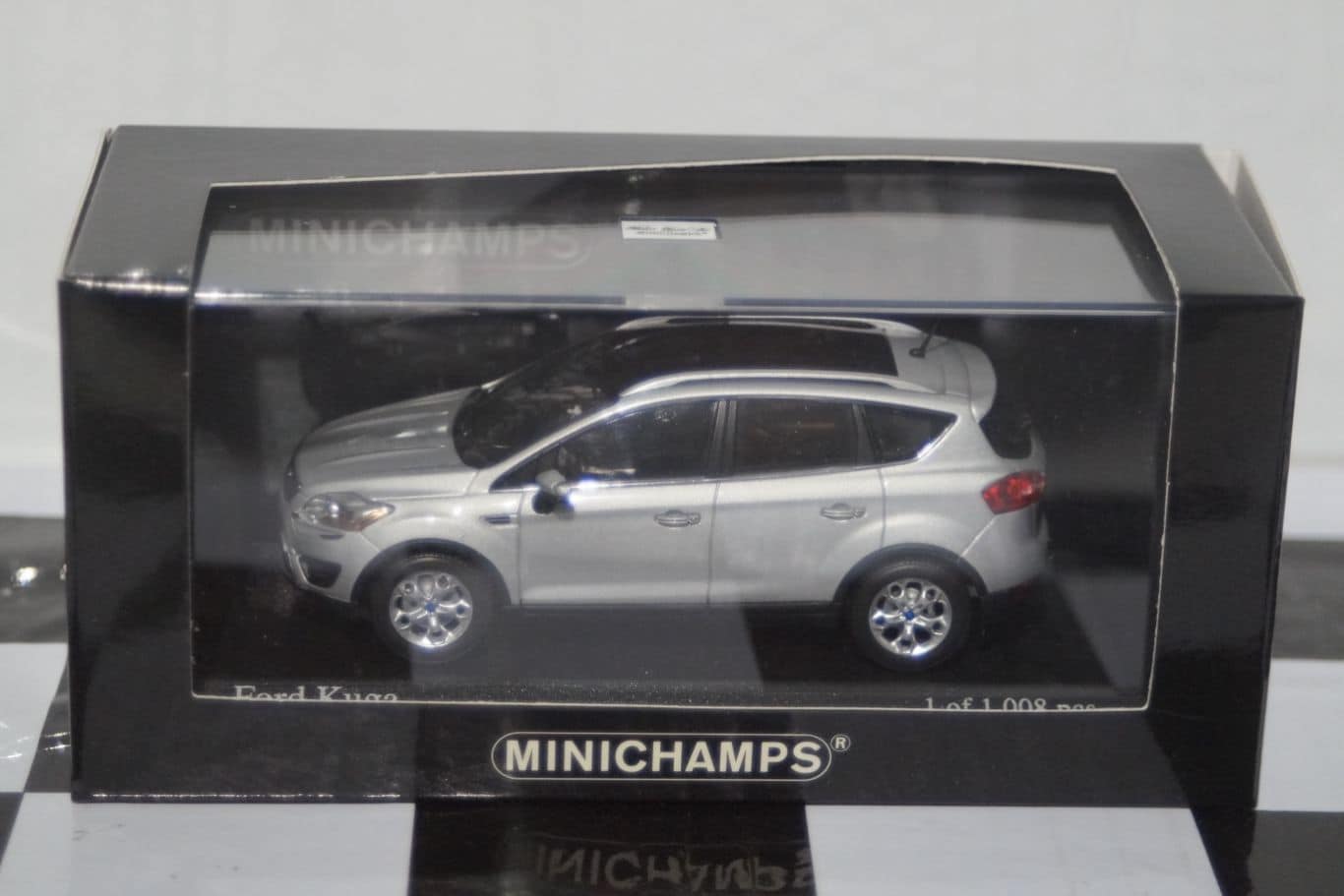 Minichamps Ford Focus 3 Door Hatchback maroon MINFOCU11 1:43 diecast