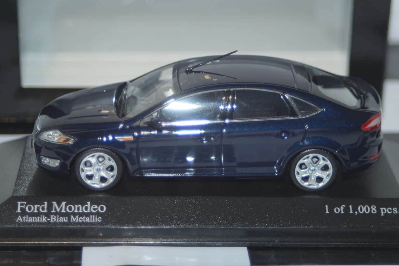 Minichamps Ford Fiesta Mk5 2004 Blue 5 Door LHD 1:43 Diecast