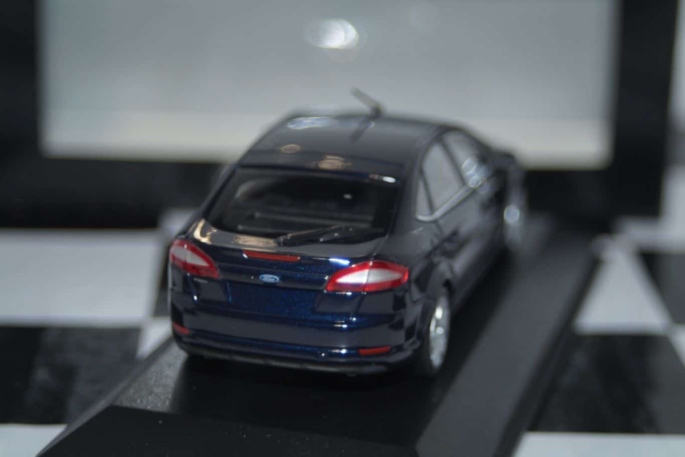 Minichamps Ford Fiesta Mk5 2004 Blue 5 Door LHD 1:43 Diecast
