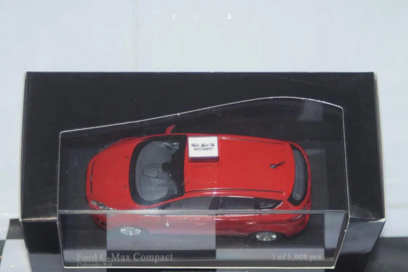 MinichampsFordMondeoDoorEstateRedLHD:Diecast