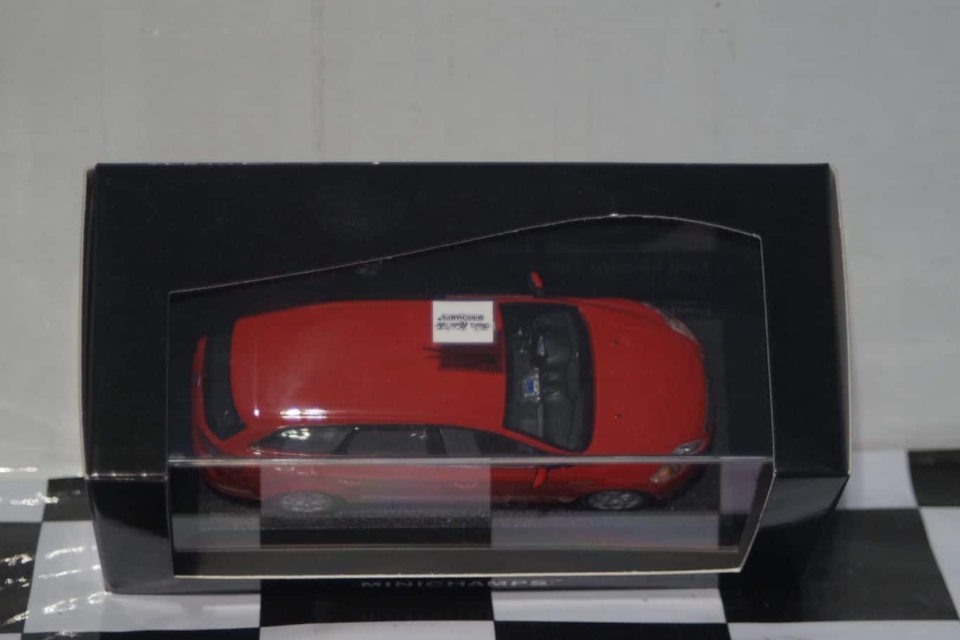 Minichamps Ford Mondeo 5 Door Estate Red LHD 1:43 Diecast