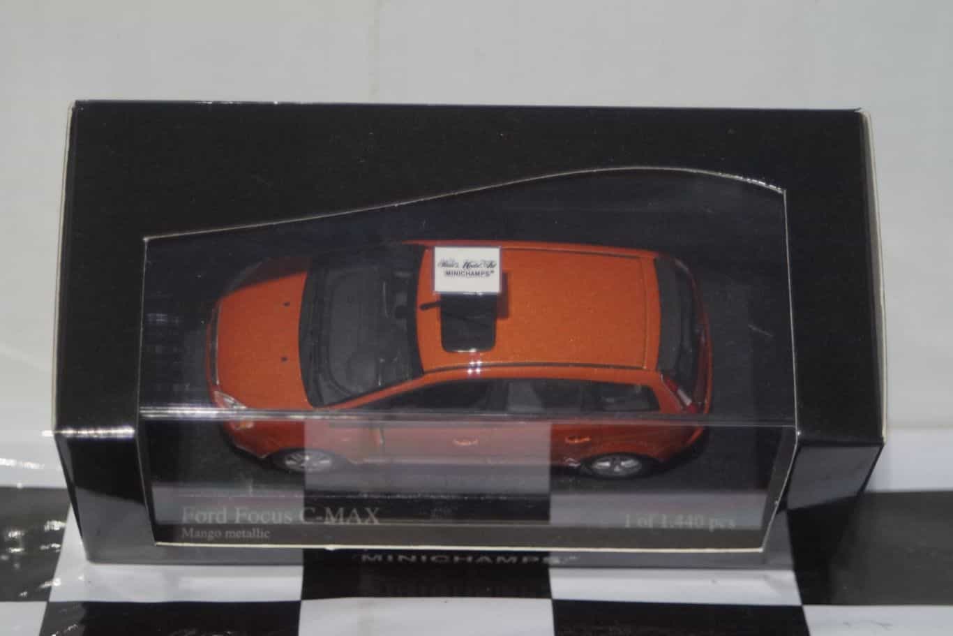 Minichamps Ford Mondeo 5 Door Estate Red LHD 1:43 Diecast