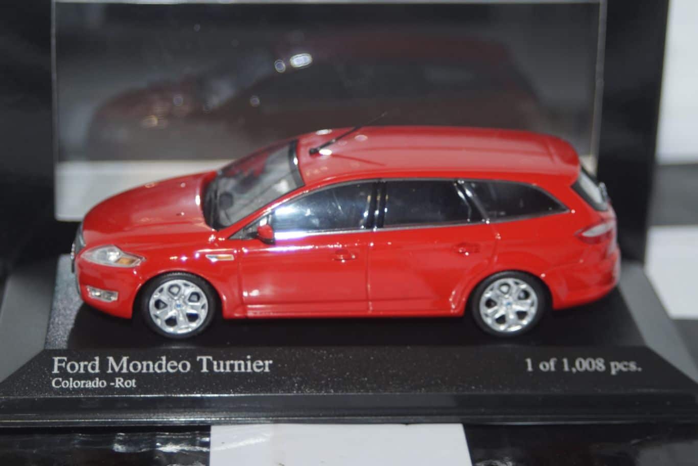 Minichamps Ford Mondeo 5 Door Estate Red LHD 1:43 Diecast