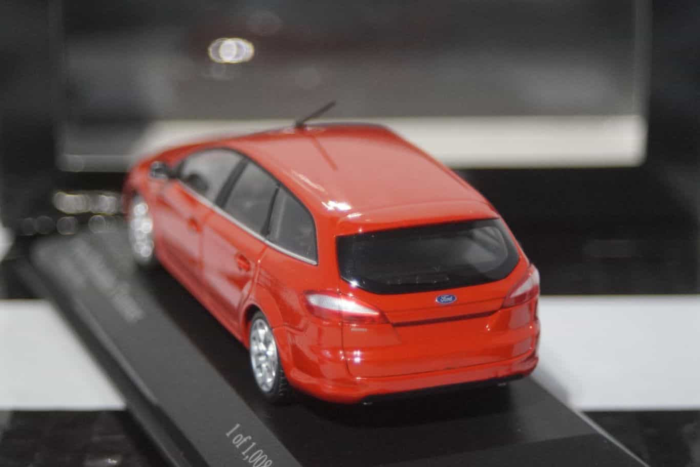 Minichamps Ford Mondeo 5 Door Estate Red LHD 1:43 Diecast
