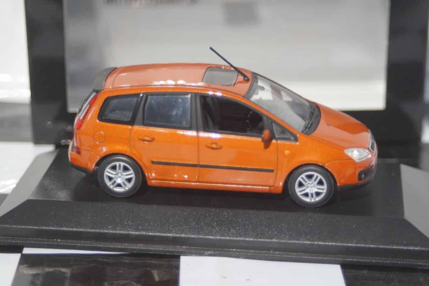 Minichamps Ford Mondeo 5 Door Estate Red LHD 1:43 Diecast