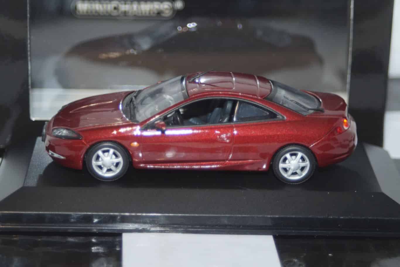Minichamps Ford Mondeo 5 Door Estate Red LHD 1:43 Diecast