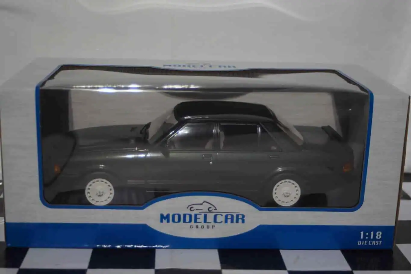 Model car group ford granada 2.8 injection green mcg18263