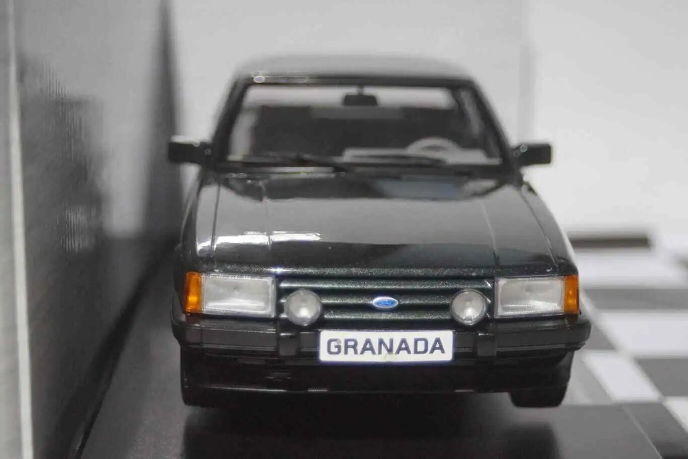 Model car group ford granada 2.8 injection green mcg18263