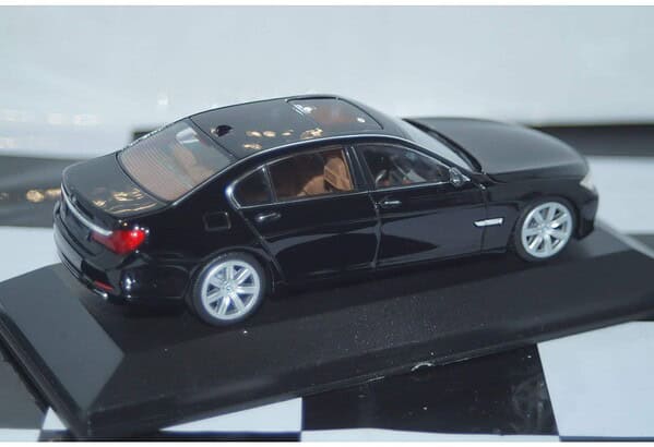 1/43 BMW F02 7シリーズ 2008 ブラック s-l400.jpg