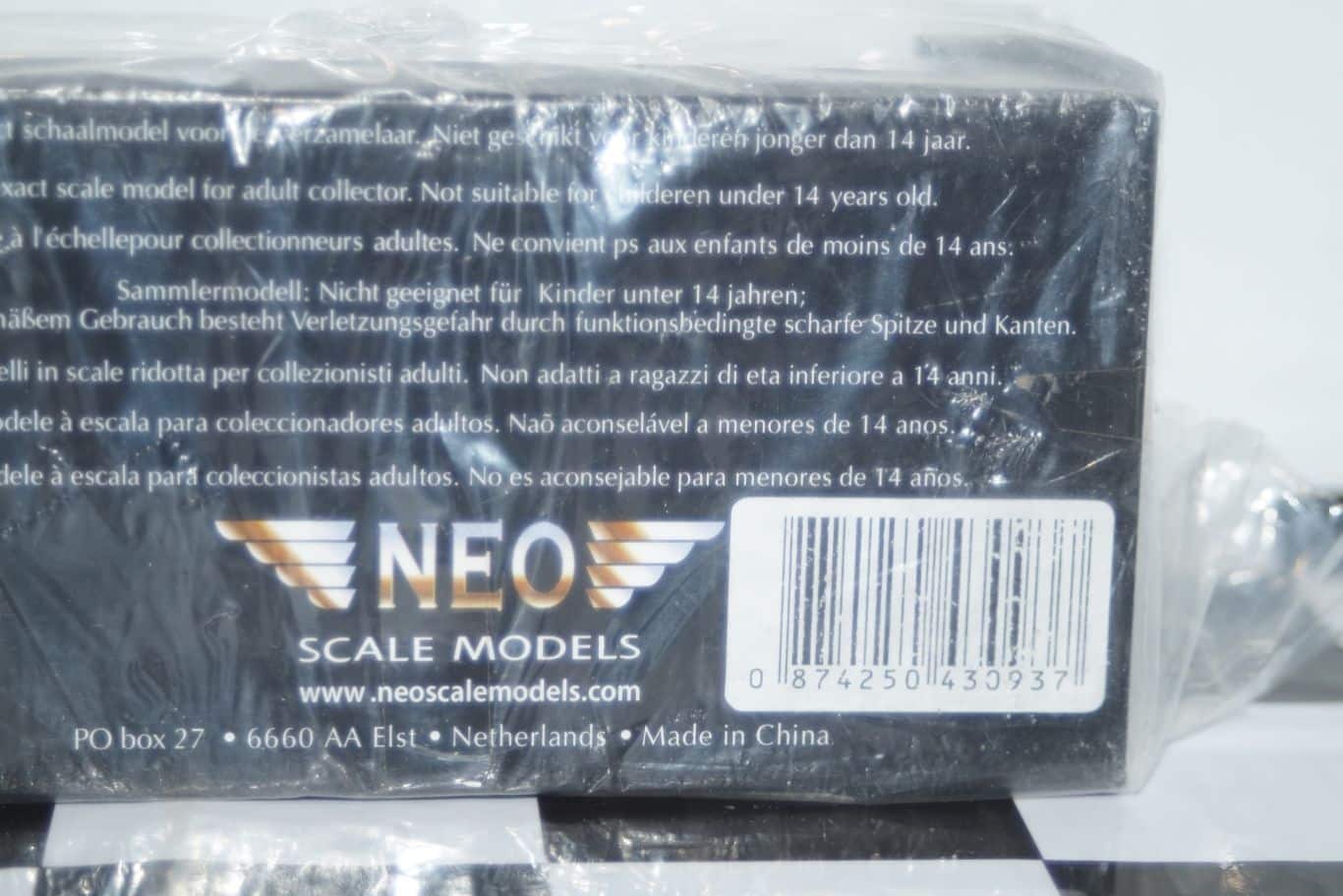 NEO Models Volvo 145 Usa Estate Green NEO43093 1:43 scale