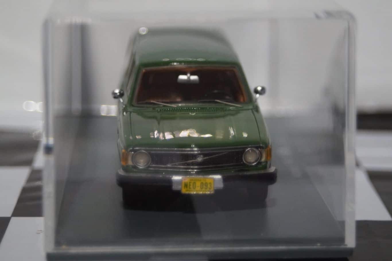 NEO Models Volvo 145 Usa Estate Green NEO43093 1:43 scale