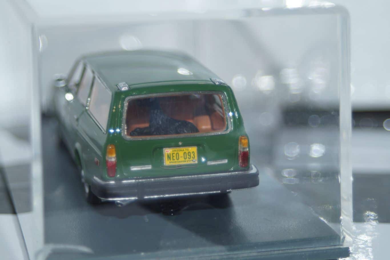 NEO Models Volvo 145 Usa Estate Green NEO43093 1:43 scale