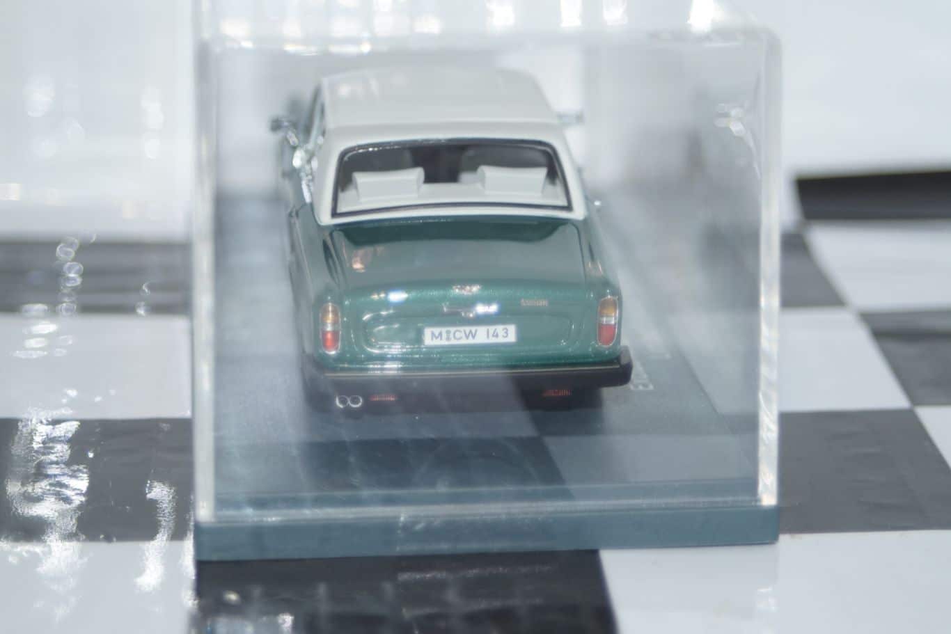 Neo models bentley t2 neo44143 green 1:43