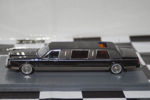 NEO Models Lincoln Town Car Limousine NEO45335 Black 1:43