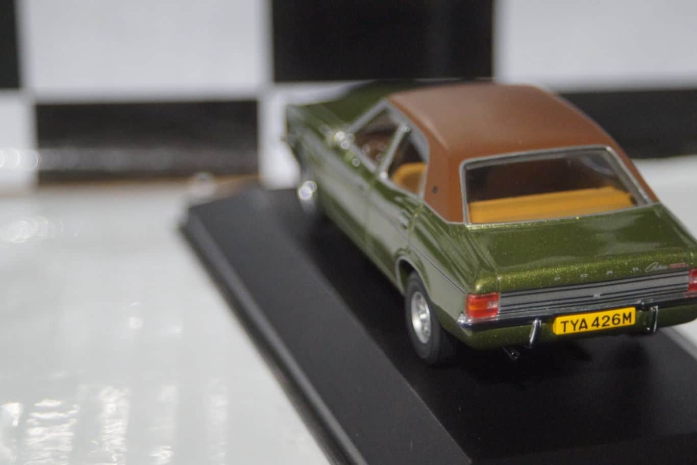 Vanguard ford cortina mk3 2.0 gxl green va10319 1:43 scale