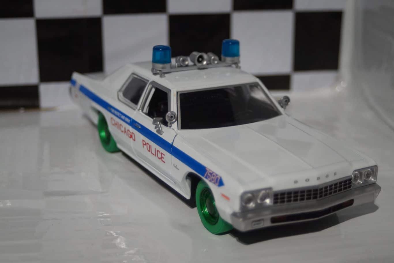 Greenlight Dodge Monaco Chicago Police Department 1:24 Diecast 84012