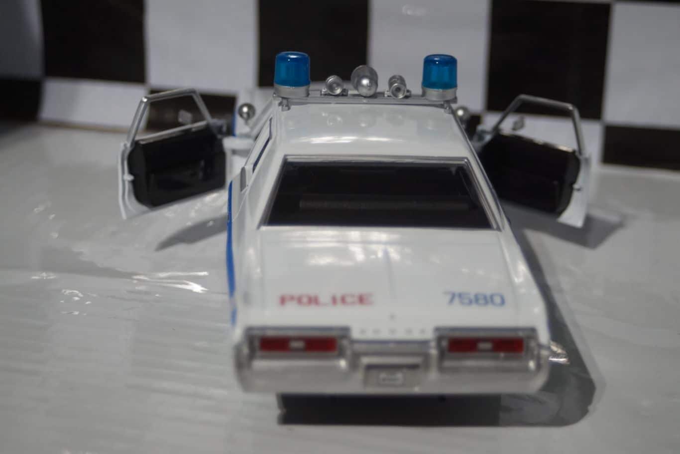 Greenlight Dodge Monaco Chicago Police Department 1:24 Diecast 84012