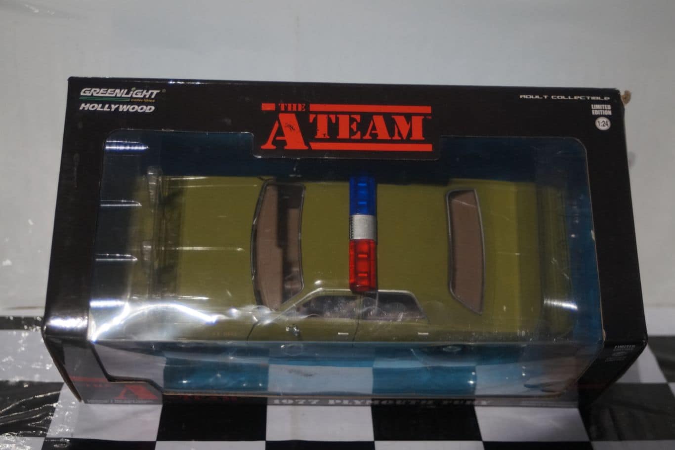 Greenlight a team 1977 plymouth fury diecast 84103 1:24
