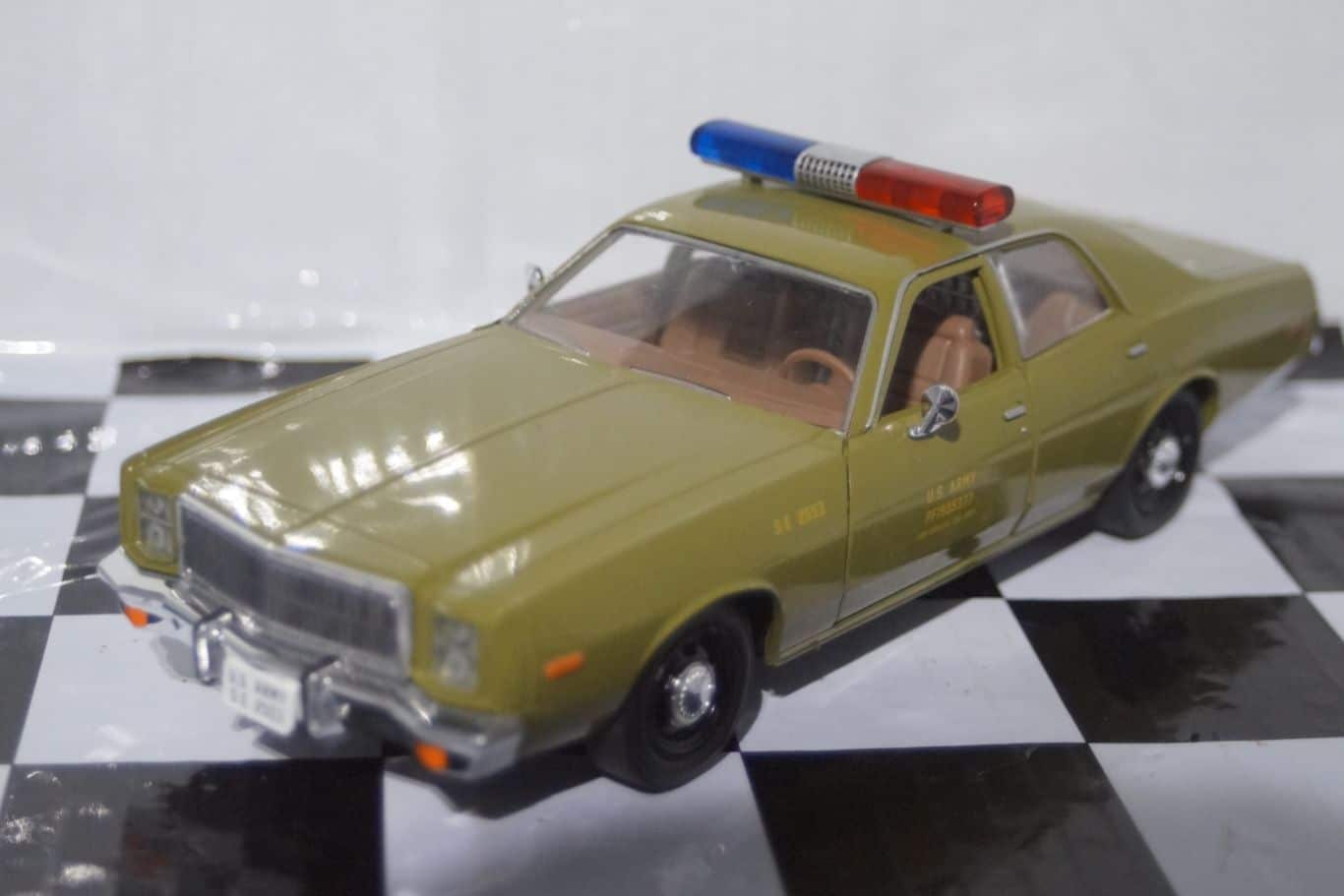 Greenlight a team 1977 plymouth fury diecast 84103 1:24