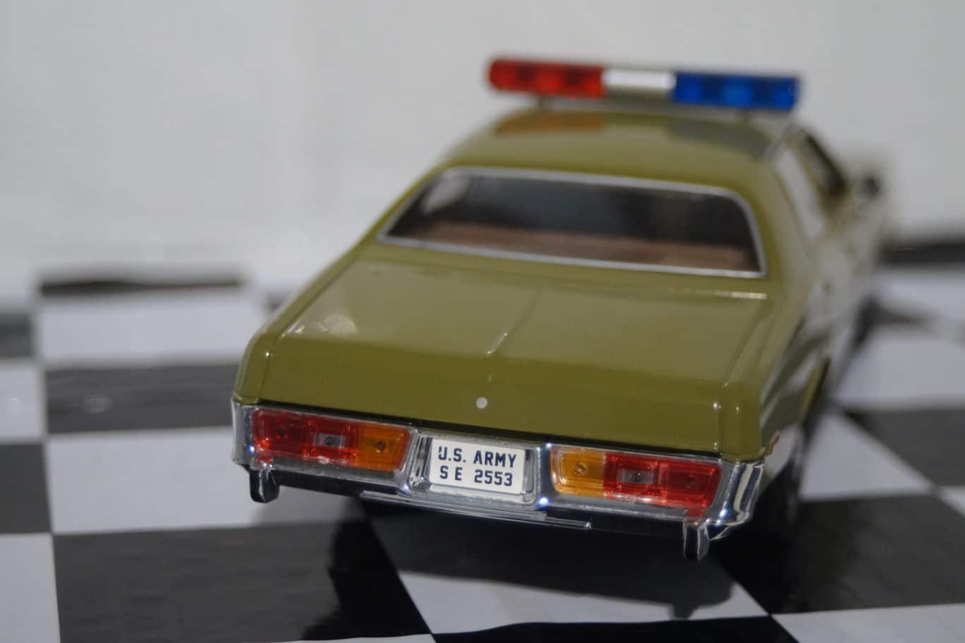Greenlight a team 1977 plymouth fury diecast 84103 1:24