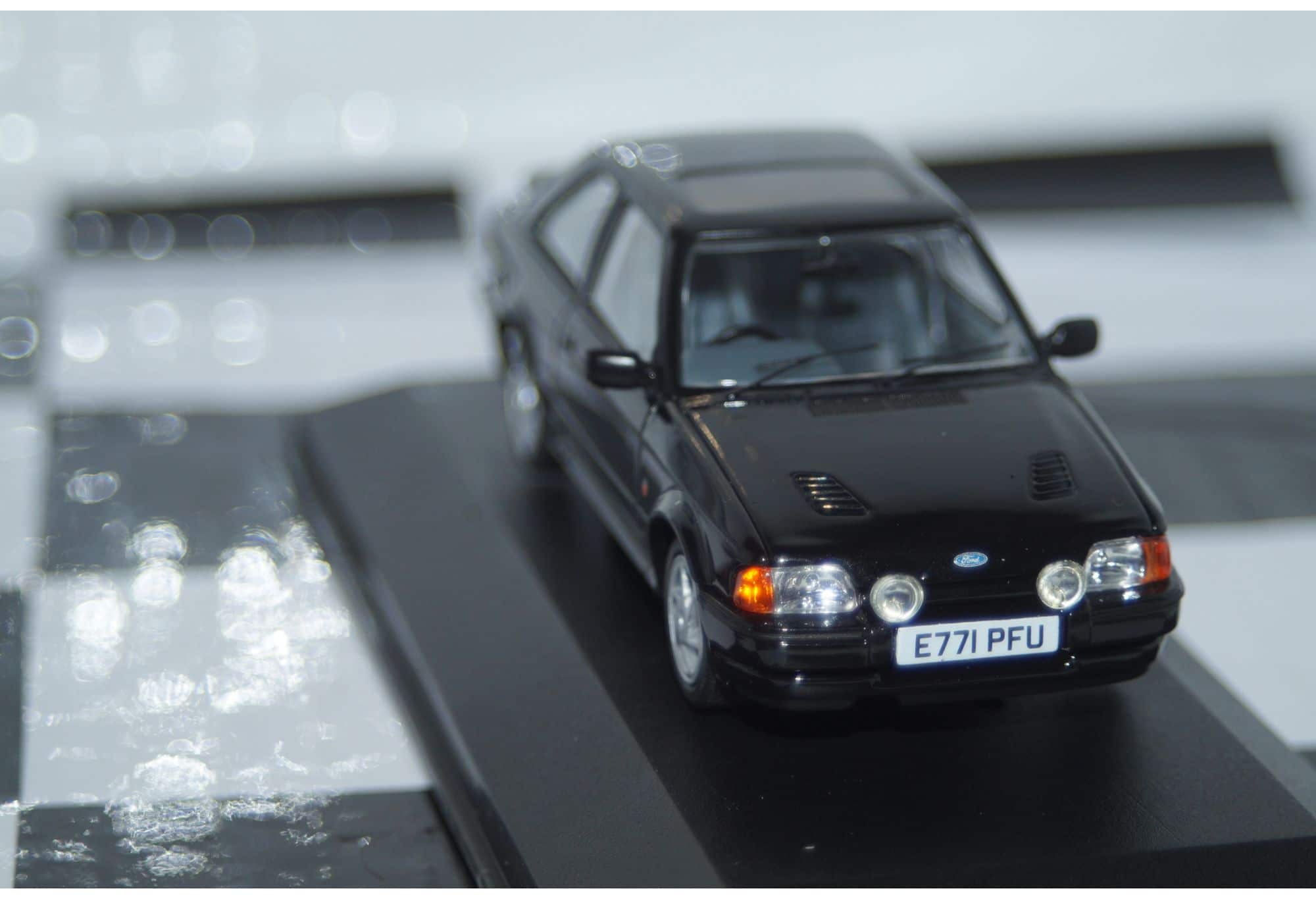 Vanguards Ford Escort MK4 RS Turbo Black VA14301 1:43 Scale